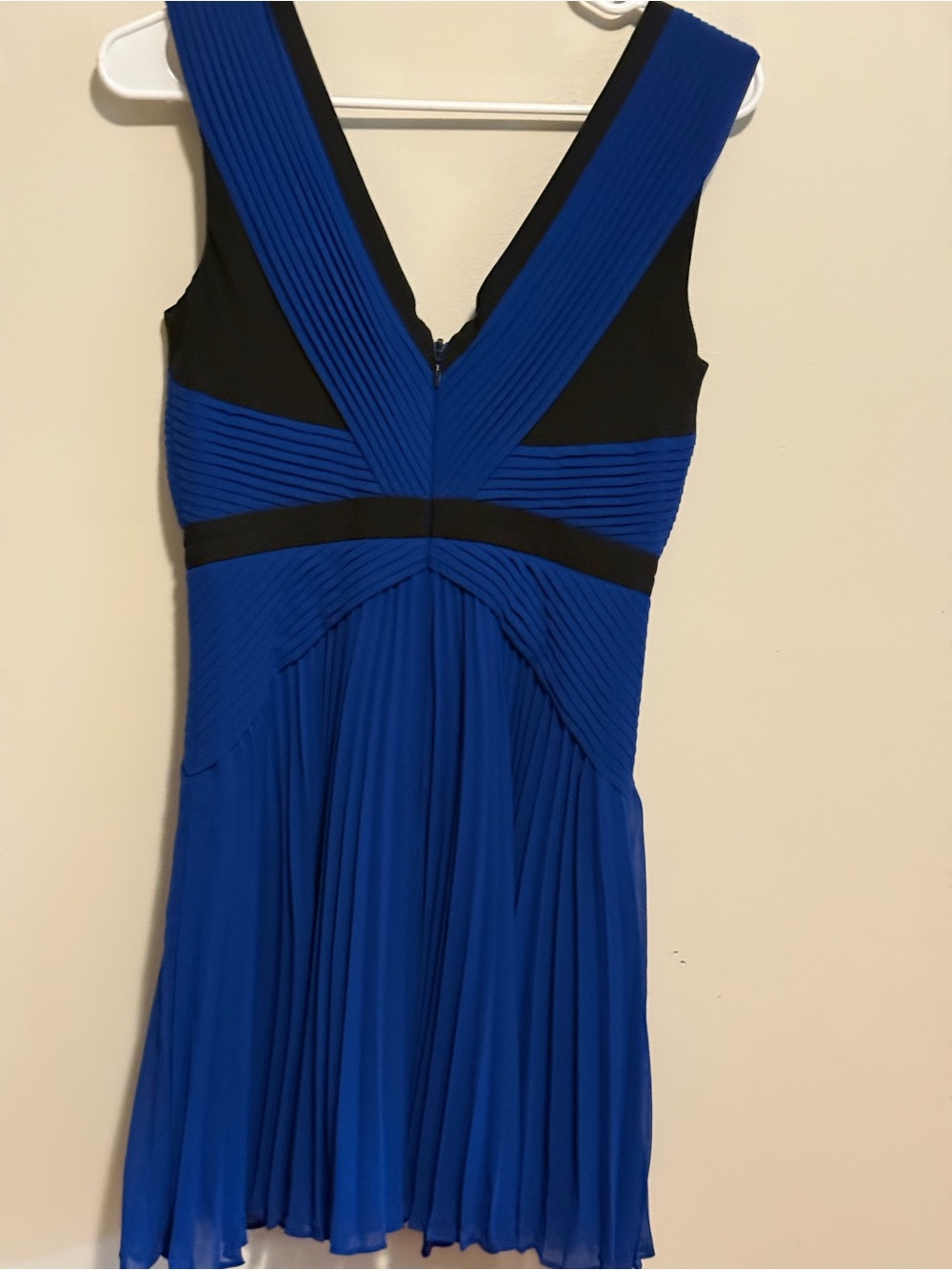 NWOT BCBGMaxAzria Royal Blue and Black V-Neck Pleated Mini Dress